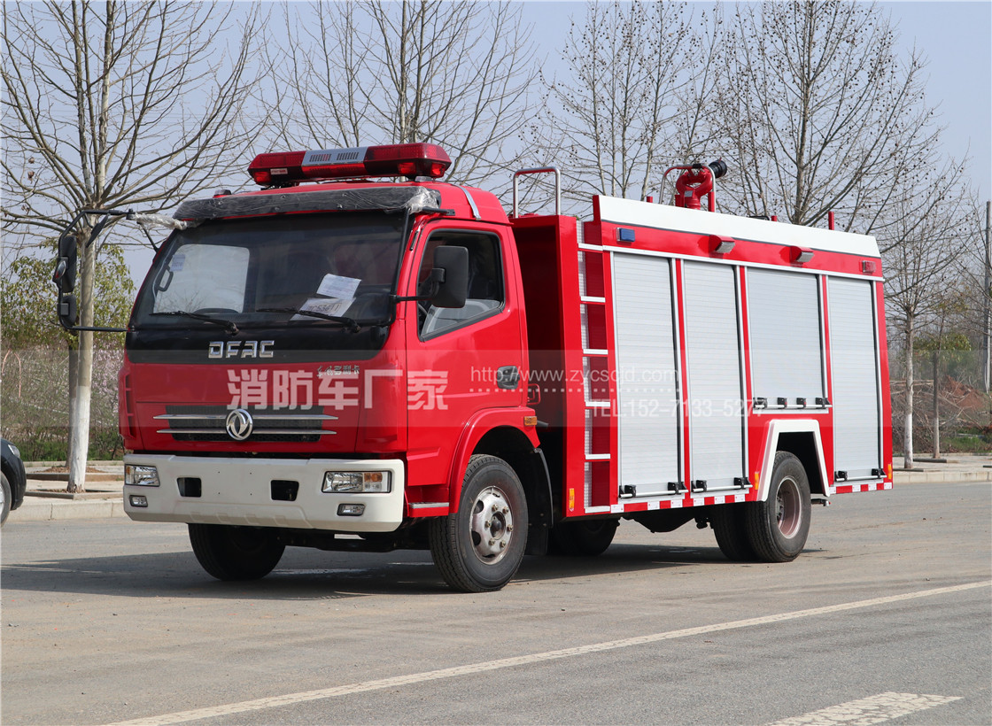 東風多利卡4噸單排座泡沫消防車