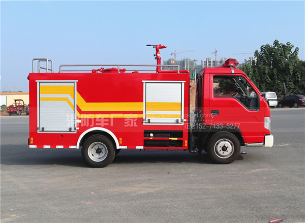 新款福田2噸水罐消防車