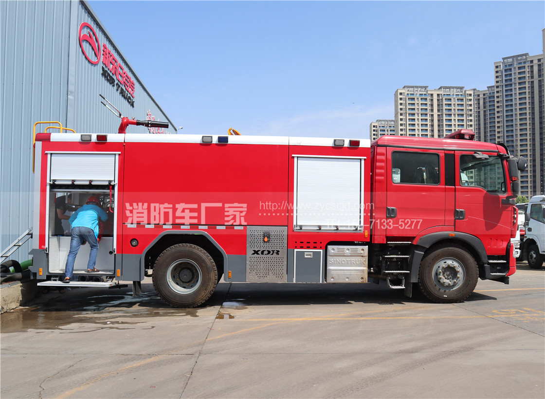 【重汽牌】豪沃8噸水罐消防車