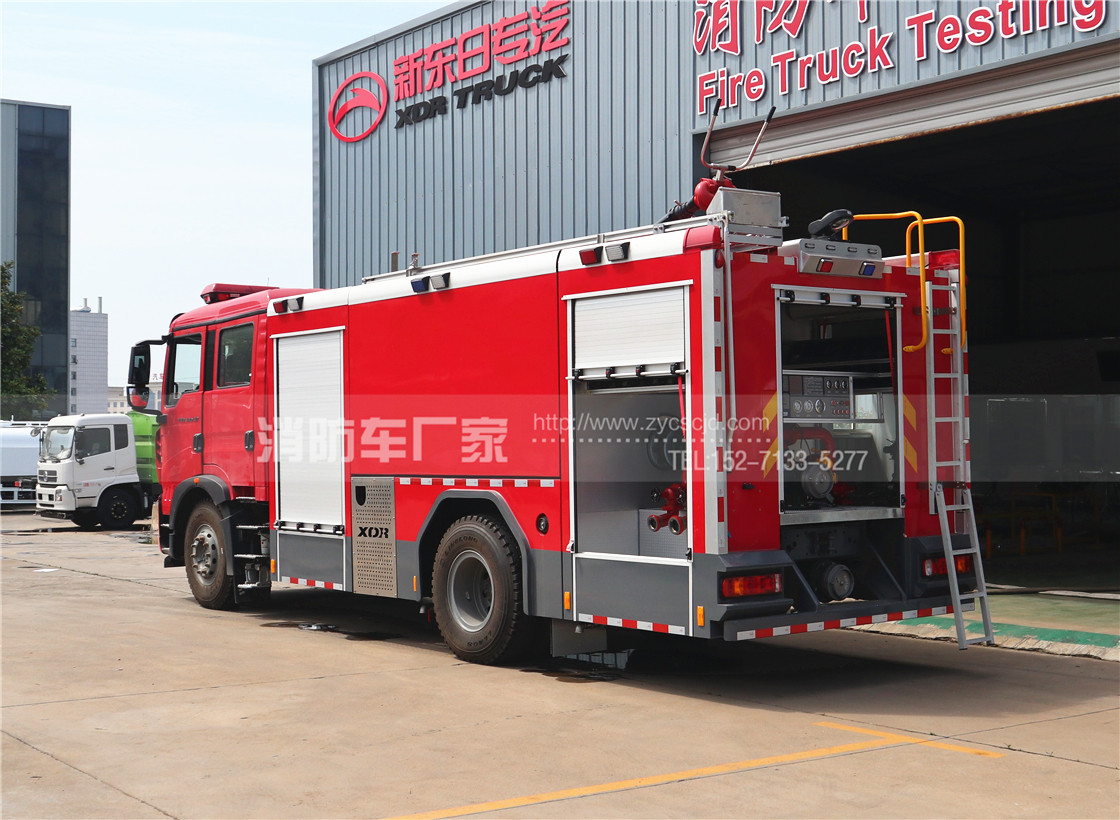 【重汽牌】豪沃8噸水罐消防車