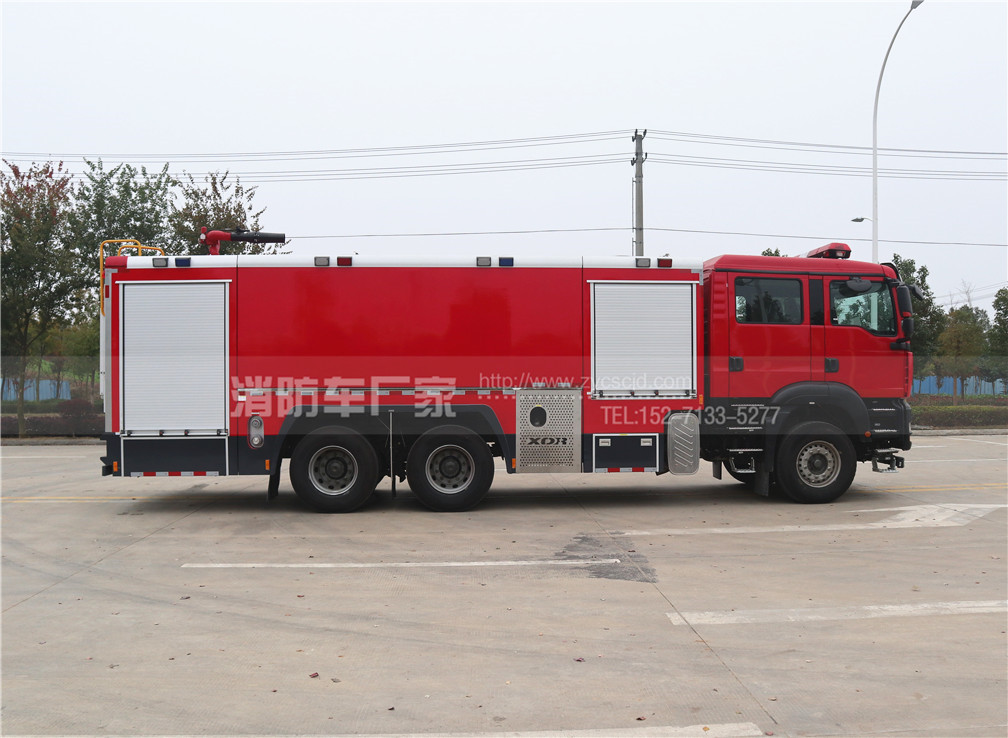 【重汽牌】汕德卡15噸水罐消防車