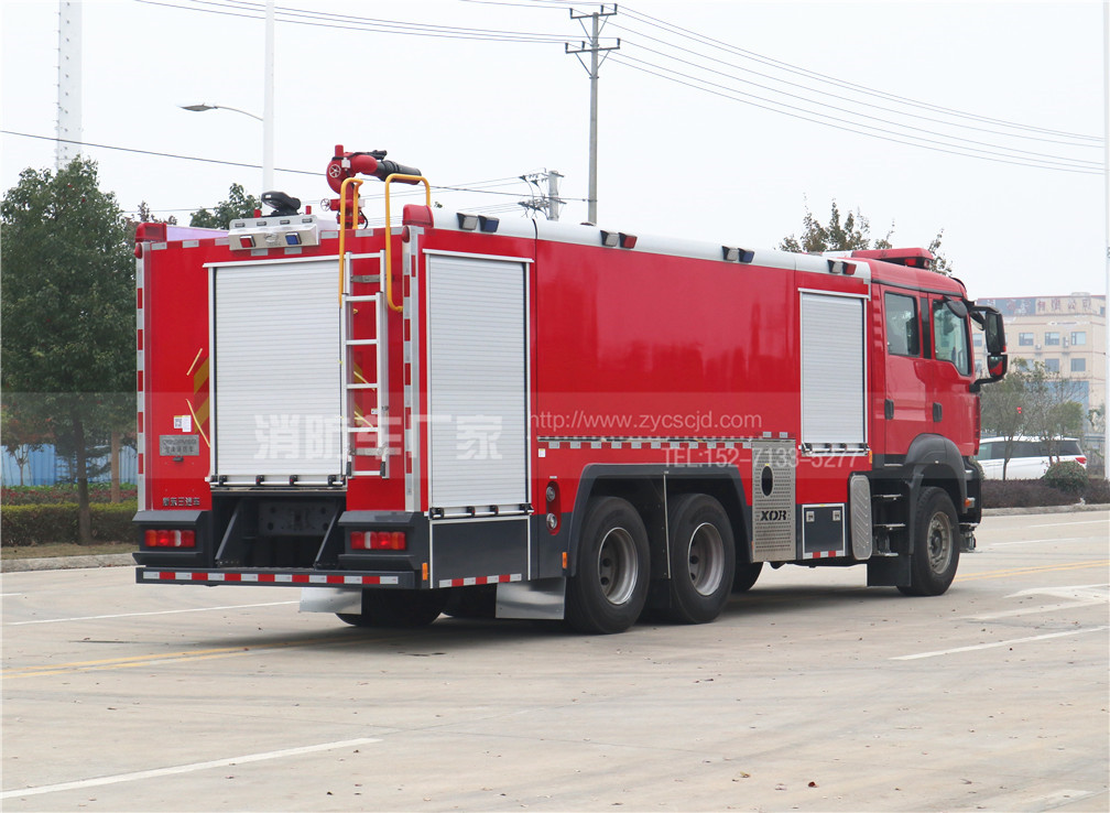 【重汽牌】汕德卡15噸水罐消防車